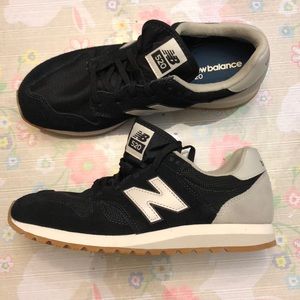 BRAND NEW 7.5 New Balance Sneakers Phantom 520